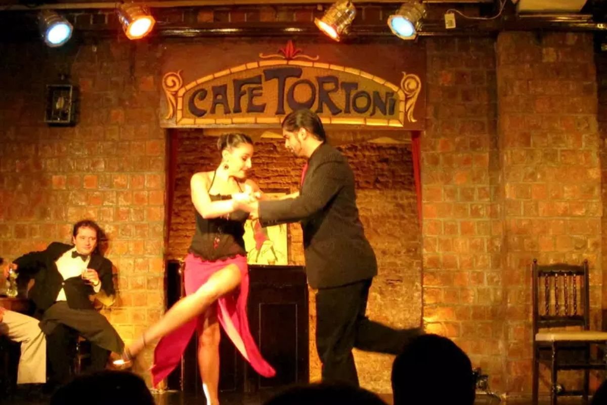 A-cultura-artística-e do-tango-no-Café-Tortoni